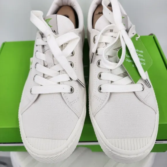 CARIUMA Oca Low White Canvas Fashion Sneakers Size 9 NWT