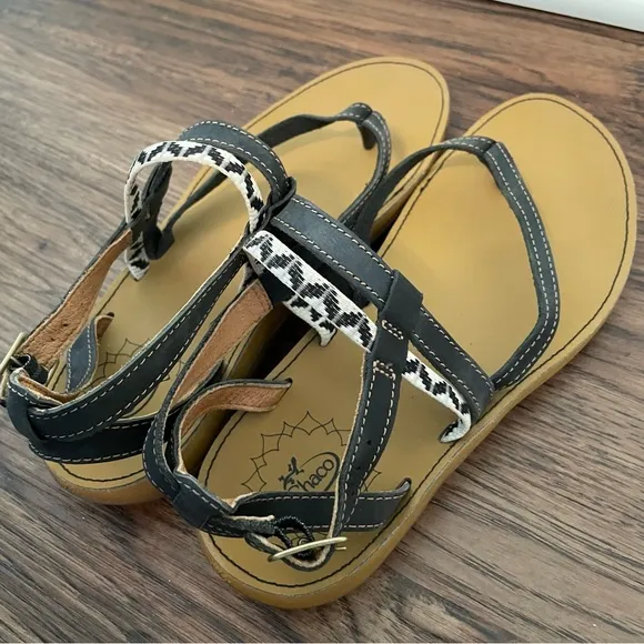 Chaco Loveland Strappy Thong Sandals Sz 6 Boho Western Comfort Shoe