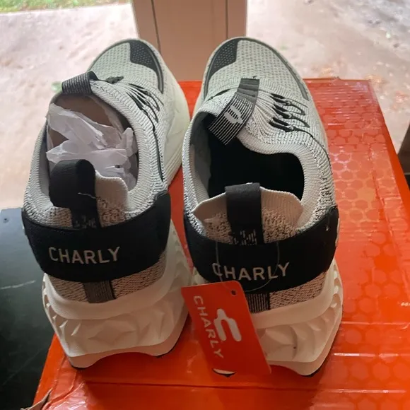 Charly Black and Gray Athletic Sneakers Mens Sz 10.5 wide