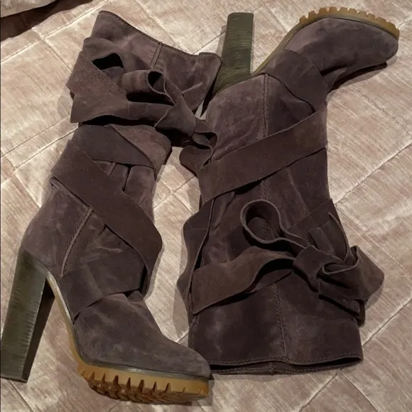 Chloe Grey Suede Boots Size 7