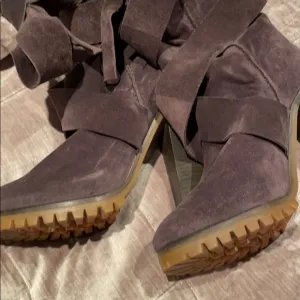 Chloe Grey Suede Boots Size 7