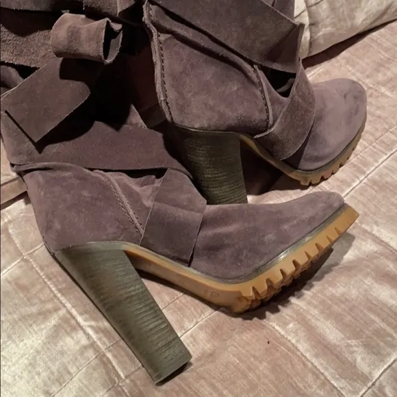 Chloe Grey Suede Boots Size 7