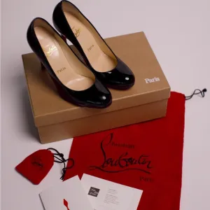 Christian Louboutin black simple pump 35.5