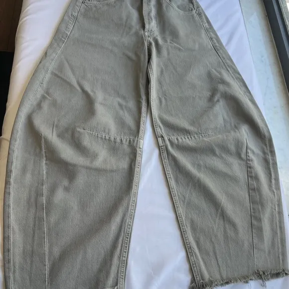 Citizens of Humanity Barrel Leg Jeans Frayed Hem High Waist Gray Size 24