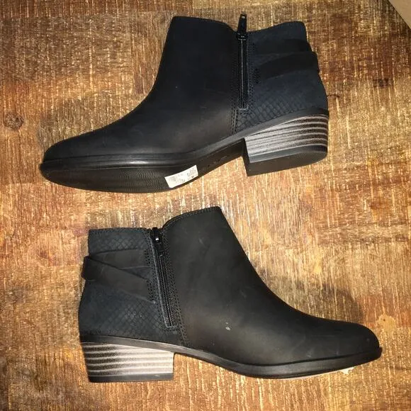Clarks Addiy Gladys Black Leather Ankle Boot Womens 6 Minimalist Classic NIB NEW