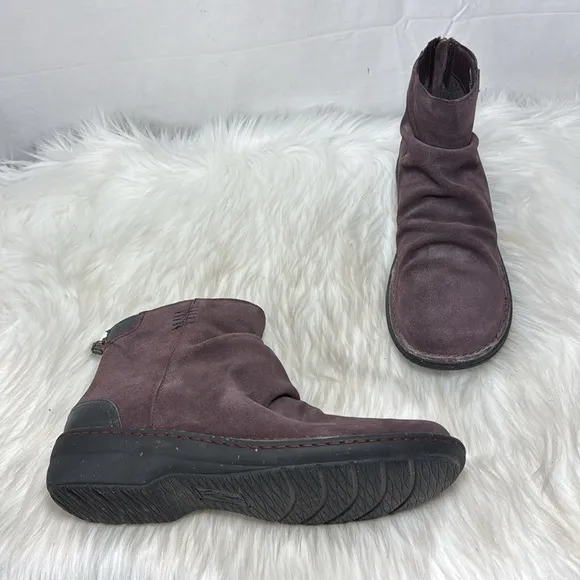 Clarks Artisan Avington Swan Ruched Women's NWOT Aubergine Suede Booties Sz 11