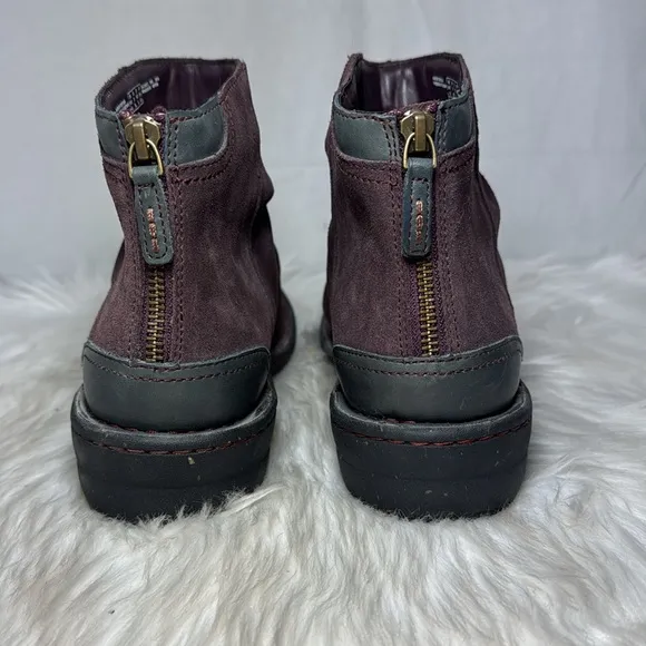 Clarks Artisan Avington Swan Ruched Women's NWOT Aubergine Suede Booties Sz 11