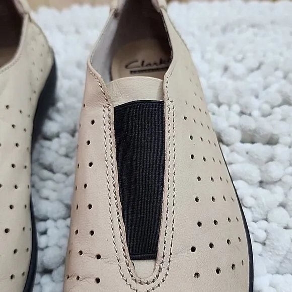 CLARKS COLLECTION NEW  CUSHION ELASTIC LOAFERS TAN IN VGUC CLEAN SIZE 6.5 LADIES
