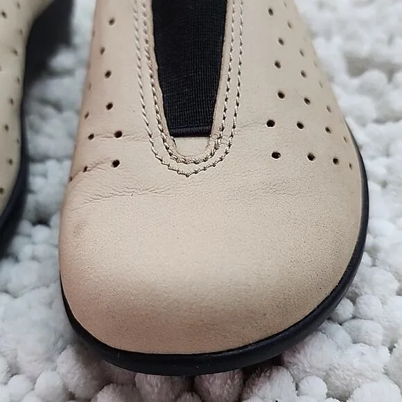 CLARKS COLLECTION NEW  CUSHION ELASTIC LOAFERS TAN IN VGUC CLEAN SIZE 6.5 LADIES