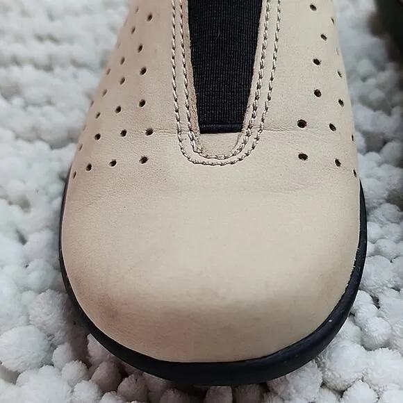 CLARKS COLLECTION NEW  CUSHION ELASTIC LOAFERS TAN IN VGUC CLEAN SIZE 6.5 LADIES