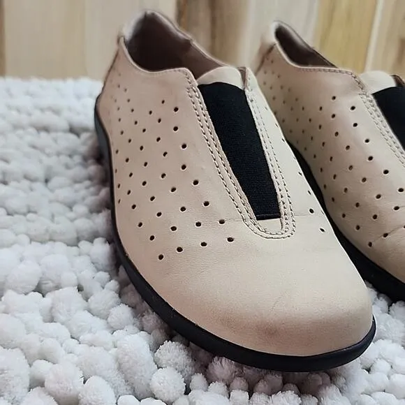CLARKS COLLECTION NEW  CUSHION ELASTIC LOAFERS TAN IN VGUC CLEAN SIZE 6.5 LADIES