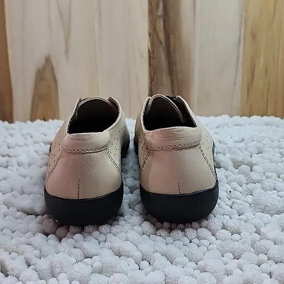 CLARKS COLLECTION NEW  CUSHION ELASTIC LOAFERS TAN IN VGUC CLEAN SIZE 6.5 LADIES