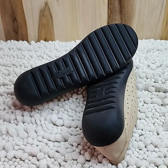 CLARKS COLLECTION NEW  CUSHION ELASTIC LOAFERS TAN IN VGUC CLEAN SIZE 6.5 LADIES