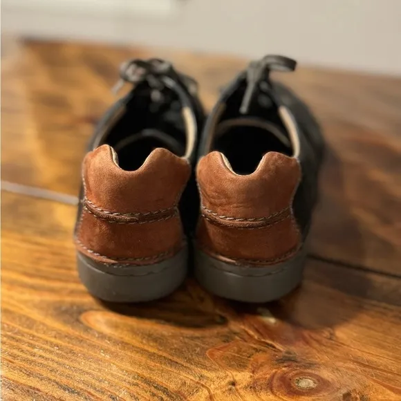 Clarks Kitna Walk Shoes - Like New black w/briwn. Size 9.5