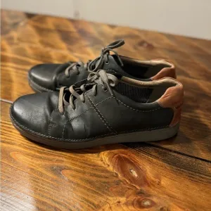 Clarks Kitna Walk Shoes - Like New black w/briwn. Size 9.5