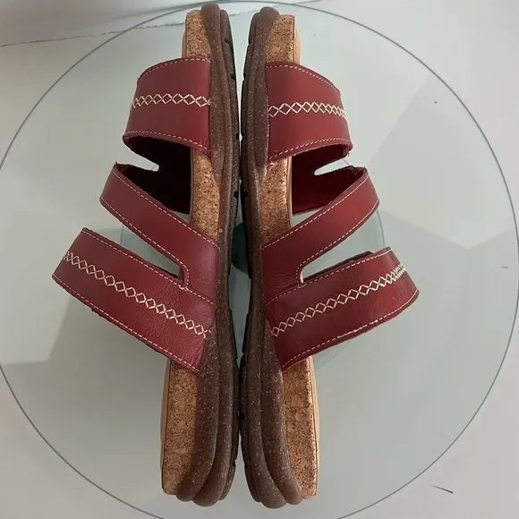 Clarks - Women’s Roseville Bay Leather Sandal - Red Leather. Size: 9 M (US). NIB