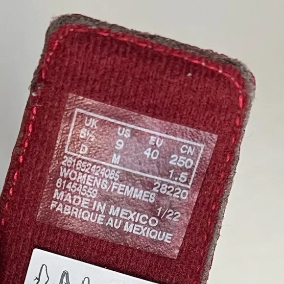 Clarks - Women’s Roseville Bay Leather Sandal - Red Leather. Size: 9 M (US). NIB