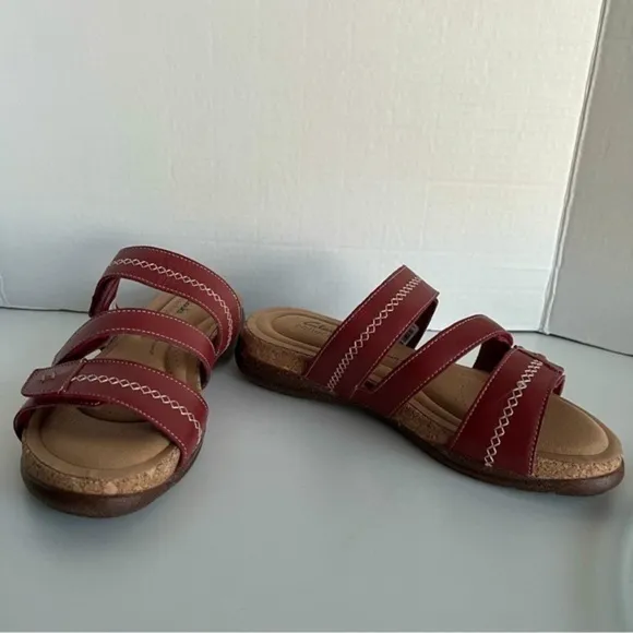 Clarks - Women’s Roseville Bay Leather Sandal - Red Leather. Size: 9 M (US). NIB