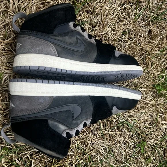 CLEAN Air Jordan 1 Mid Retro size 2 Kids Craft Inside Out shoes