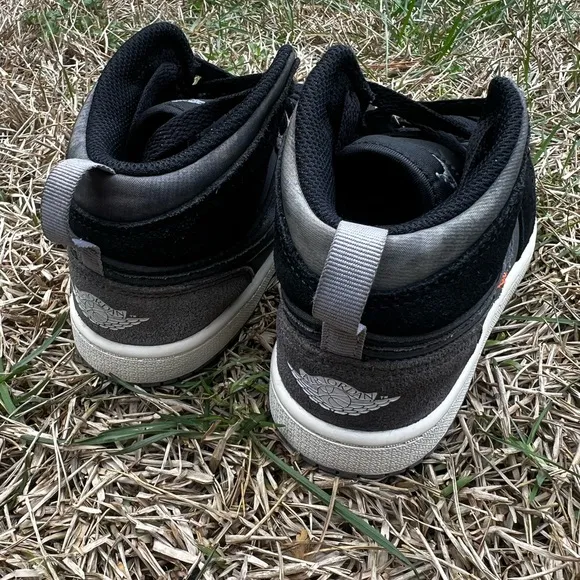 CLEAN Air Jordan 1 Mid Retro size 2 Kids Craft Inside Out shoes