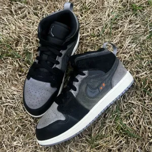 CLEAN Air Jordan 1 Mid Retro size 2 Kids Craft Inside Out shoes