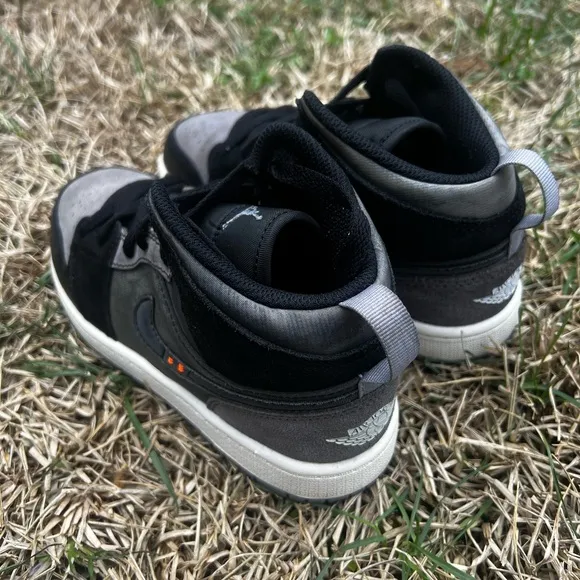 CLEAN Air Jordan 1 Mid Retro size 2 Kids Craft Inside Out shoes