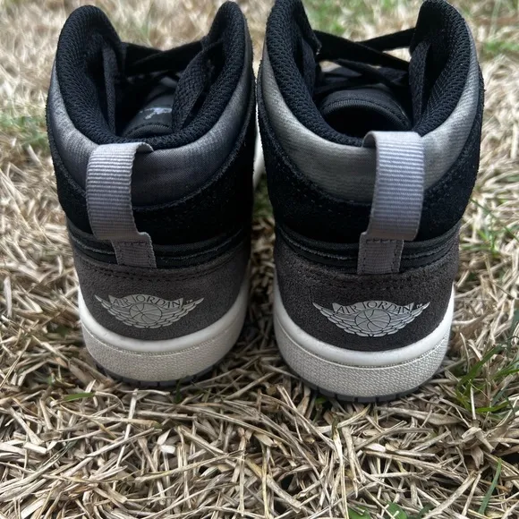 CLEAN Air Jordan 1 Mid Retro size 2 Kids Craft Inside Out shoes