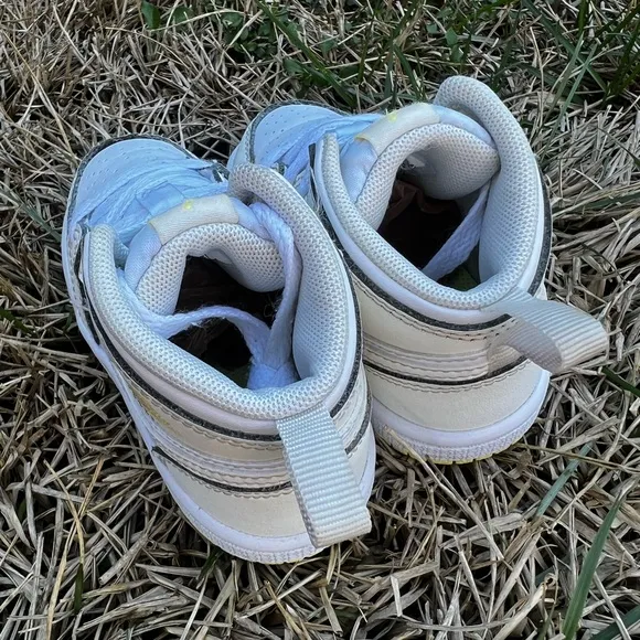 CLEAN Air Jordan 1 Mid size 6c White Laser Toddler shoes 2024