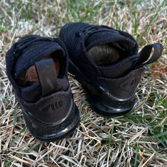 CLEAN Nike Air Max 270 size 7c Triple Black Toddler shoes 2023