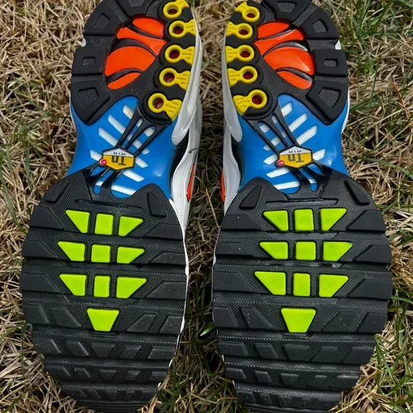CLEAN Nike Air Max Plus Nerf White size 10.5 Mens shoes