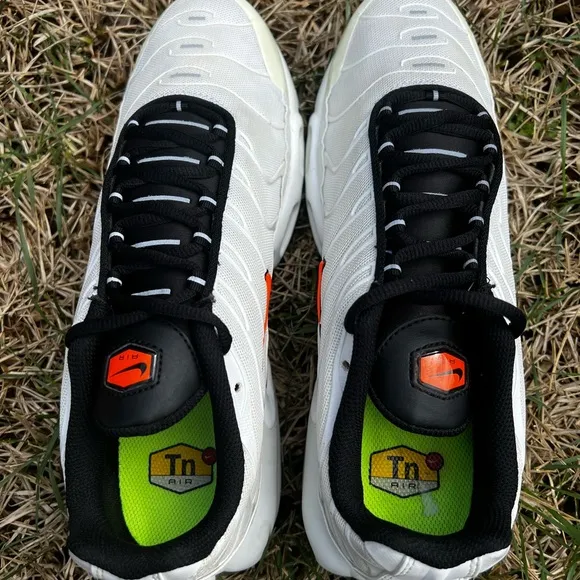 CLEAN Nike Air Max Plus Nerf White size 10.5 Mens shoes