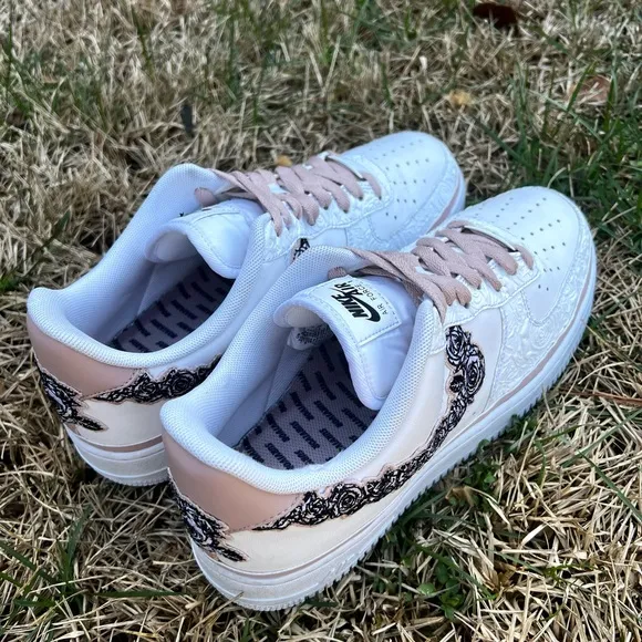 CLEAN Nike size 10.5 Mens Air Force 1 Low Doernbecher 2019 shoes