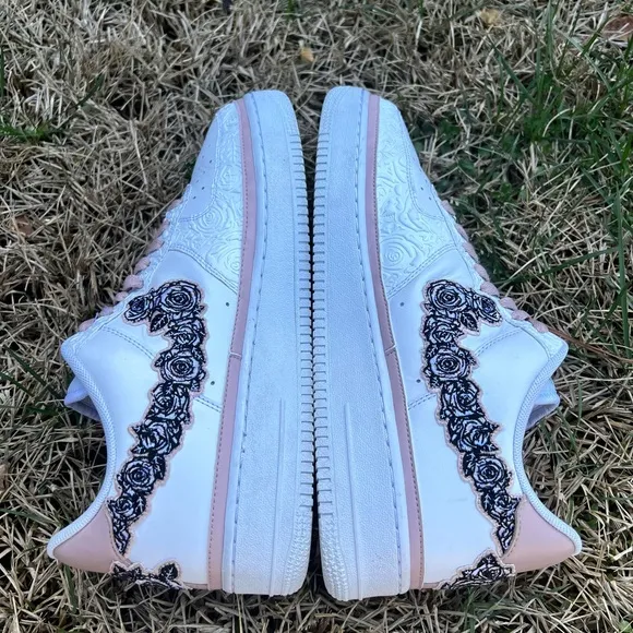 CLEAN Nike size 10.5 Mens Air Force 1 Low Doernbecher 2019 shoes