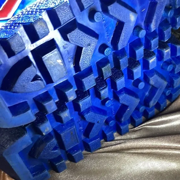 COBALT blue vintage moon boots. Size 9-10. Red white stripes. B13