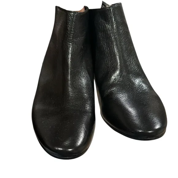 COLE HAAN BELMONT BLACK LEATHER ANKLE ZIPPERED BOOTIES SHOES 8