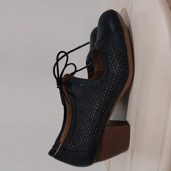 Comfortiva Almyra II Pump Booties Size 8 Black Heeled Oxford Shoes Perforated