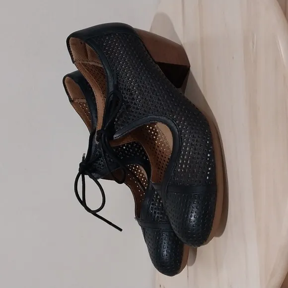 Comfortiva Almyra II Pump Booties Size 8 Black Heeled Oxford Shoes Perforated