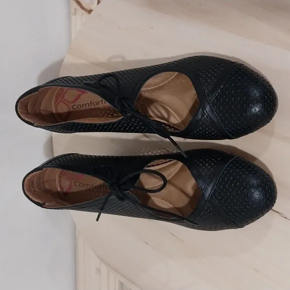 Comfortiva Almyra II Pump Booties Size 8 Black Heeled Oxford Shoes Perforated