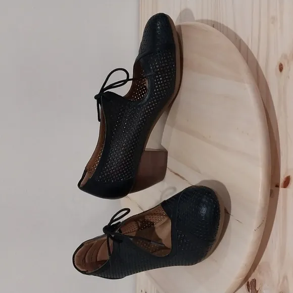 Comfortiva Almyra II Pump Booties Size 8 Black Heeled Oxford Shoes Perforated