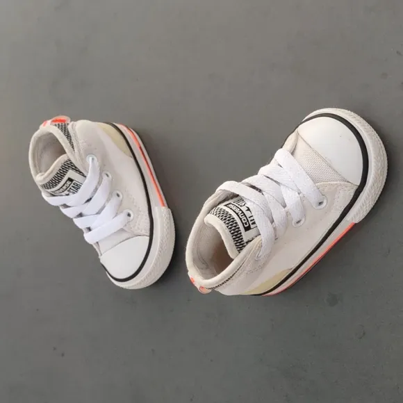 Converse Chuck Taylor All-Star Syde Street Mid