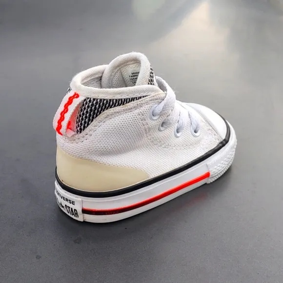 Converse Chuck Taylor All-Star Syde Street Mid