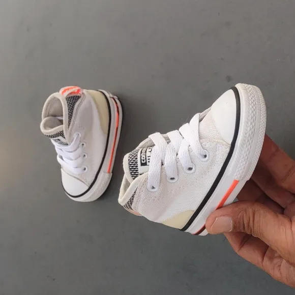 Converse Chuck Taylor All-Star Syde Street Mid