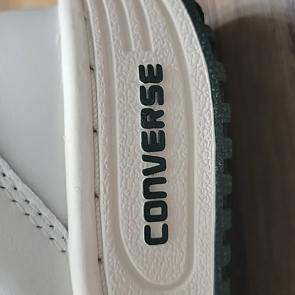 Converse Men's White and Green Sneakers Size Women 7.