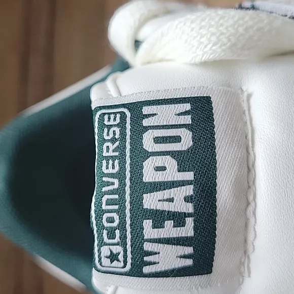 Converse Men's White and Green Sneakers Size Women 7.