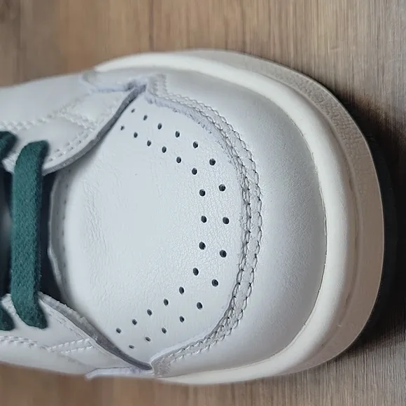 Converse Men's White and Green Sneakers Size Women 7.