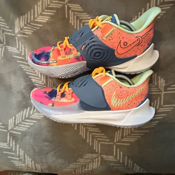 COPY - Kyrie low 3 Tie Die 11 1/2