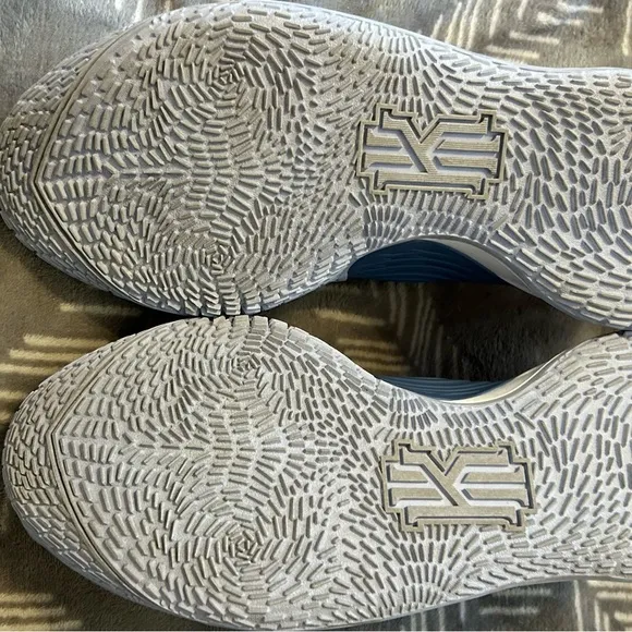 COPY - Kyrie low 3 Tie Die 11 1/2
