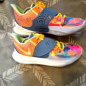 COPY - Kyrie low 3 Tie Die 11 1/2