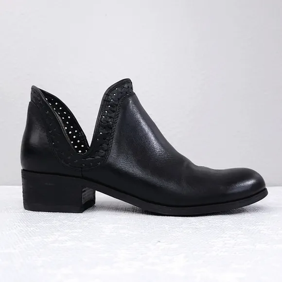 CORSO COMO Gaddy Cut-Out Ankle Boots US 9