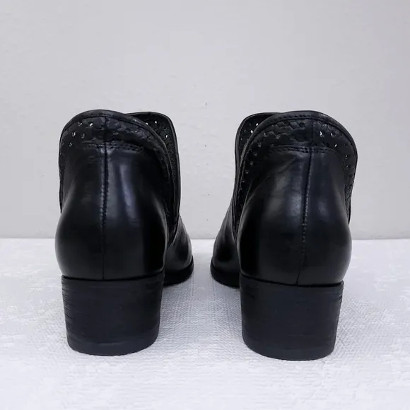 CORSO COMO Gaddy Cut-Out Ankle Boots US 9
